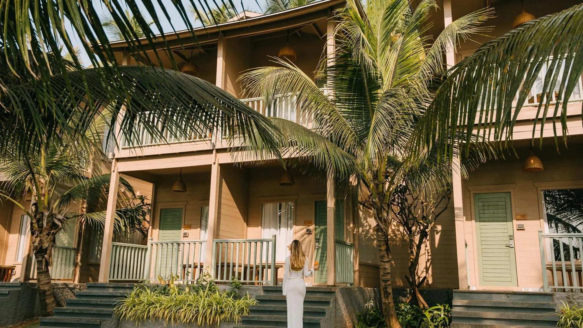 Where to Stay Near Chapora Fort: 5 Best Beach Hotels