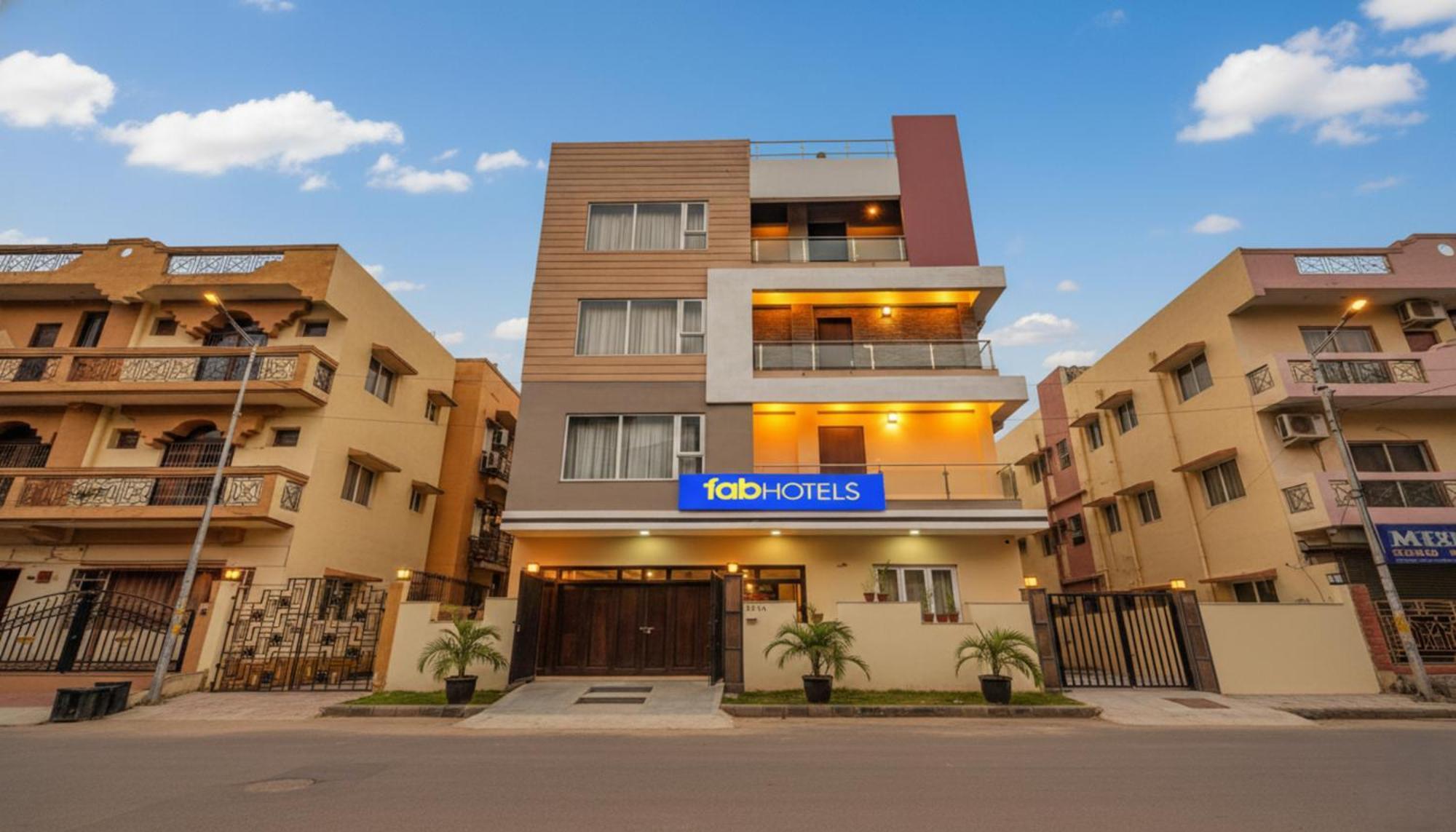 12 Smart FabHotels Near Science City, Kolkata Worth Booking