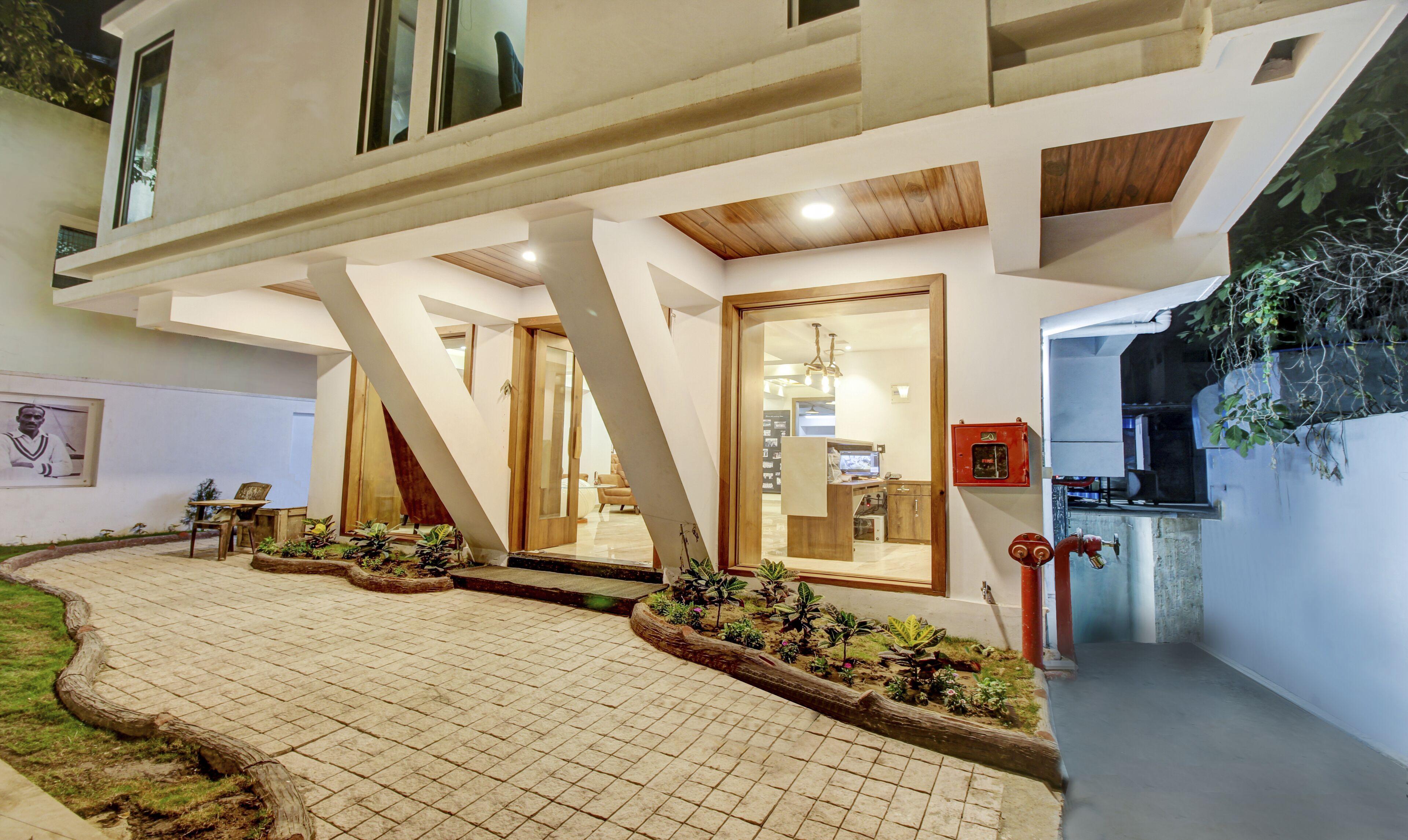 Staying Near Ambazari Lake: 10 Treebo Hotels Compared