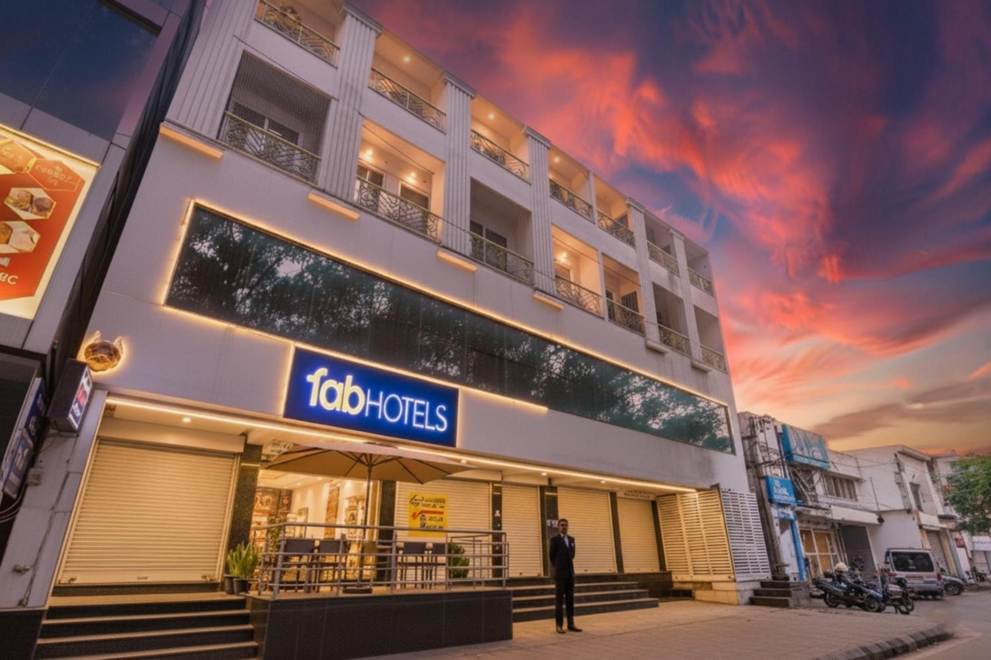 7 Top FabHotels Close to National Gallery of Modern Art Bangalore