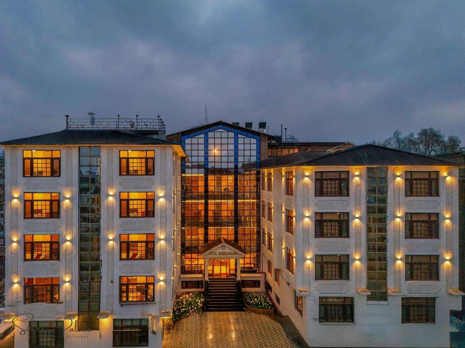 Where to Stay Near Shankaracharya Mandir: 10 Family Hotels