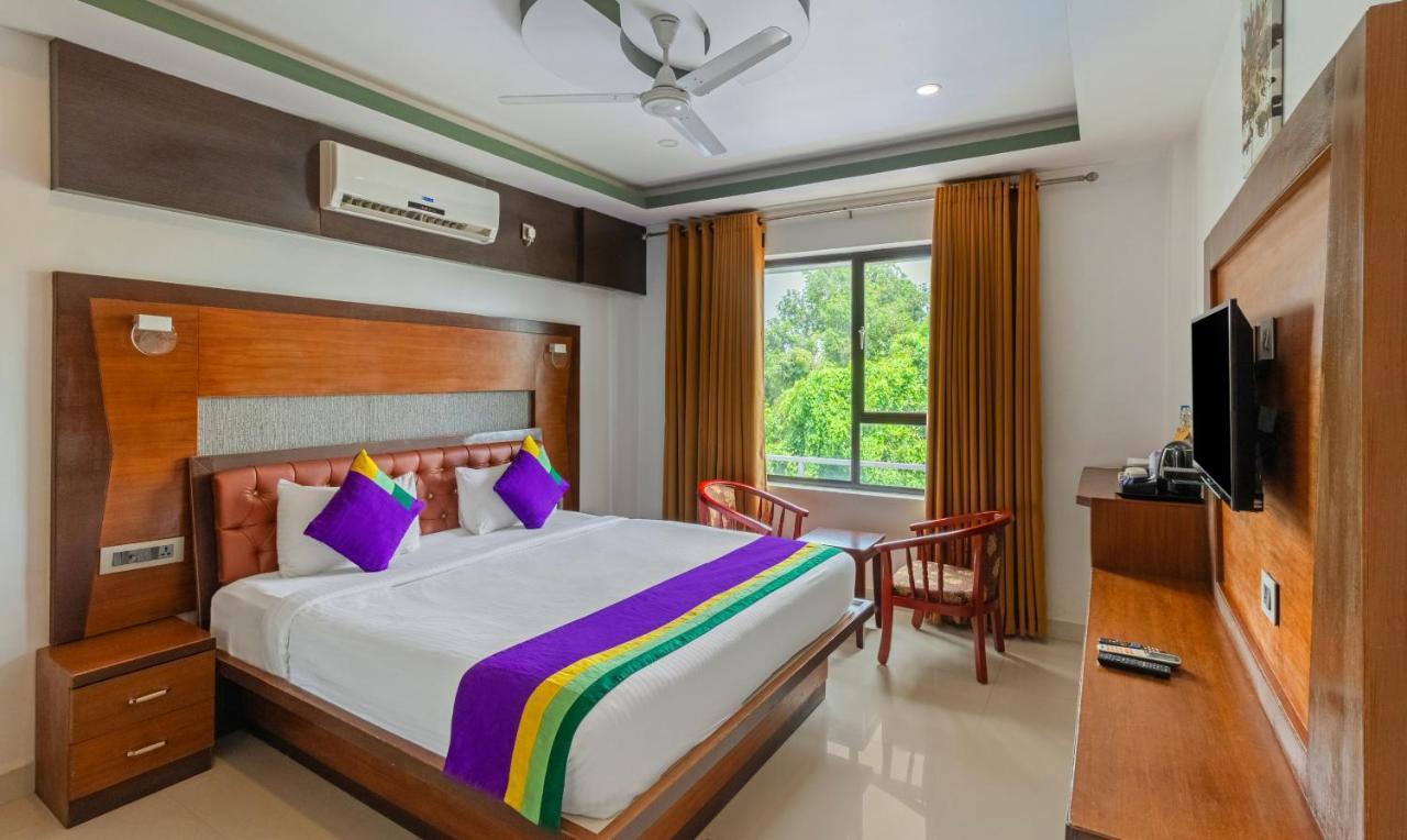Where to Stay in Alappuzha: 4 Best 4-Star Hotels