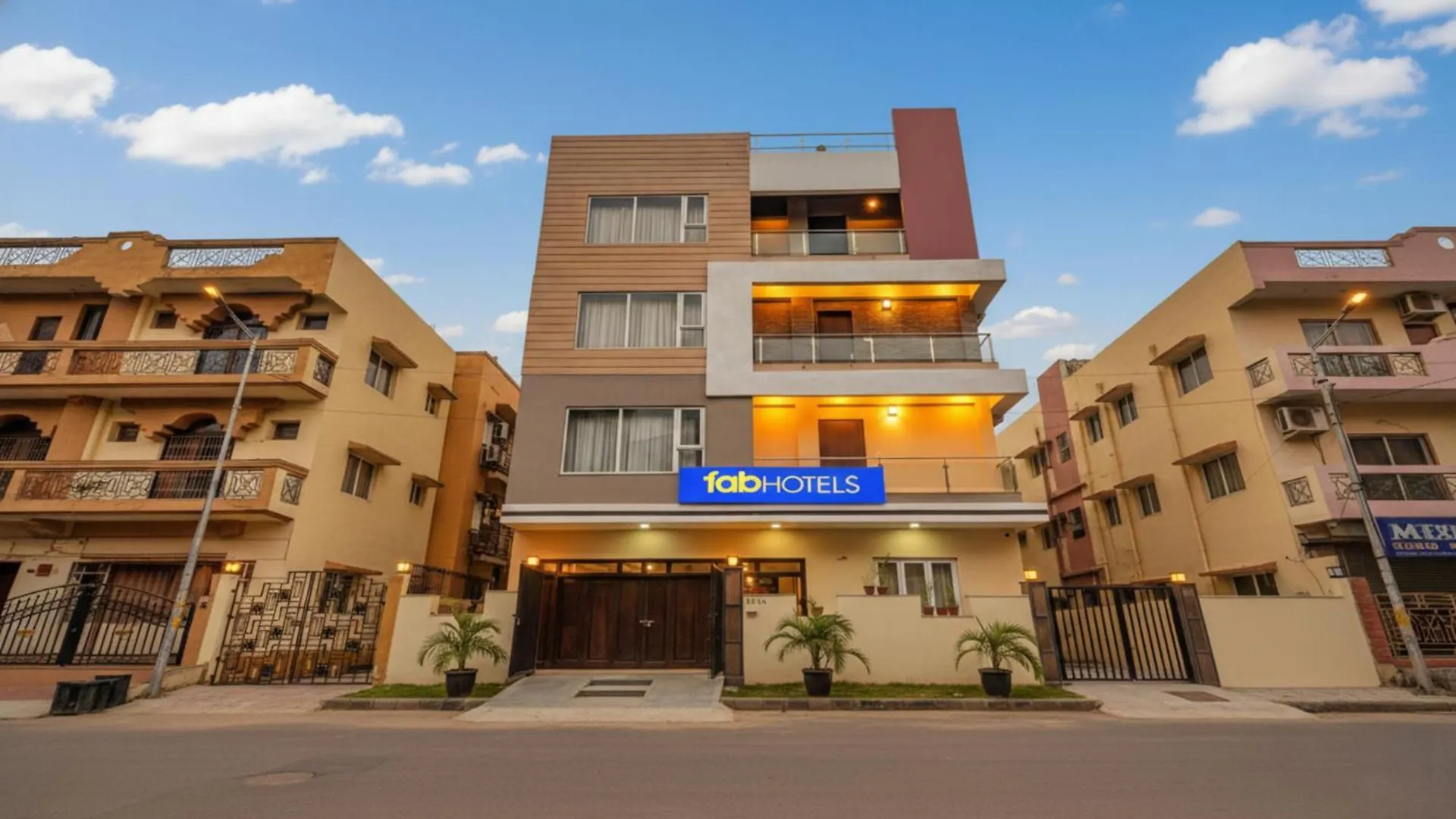 12 Smart FabHotels Near Science City, Kolkata Worth Booking