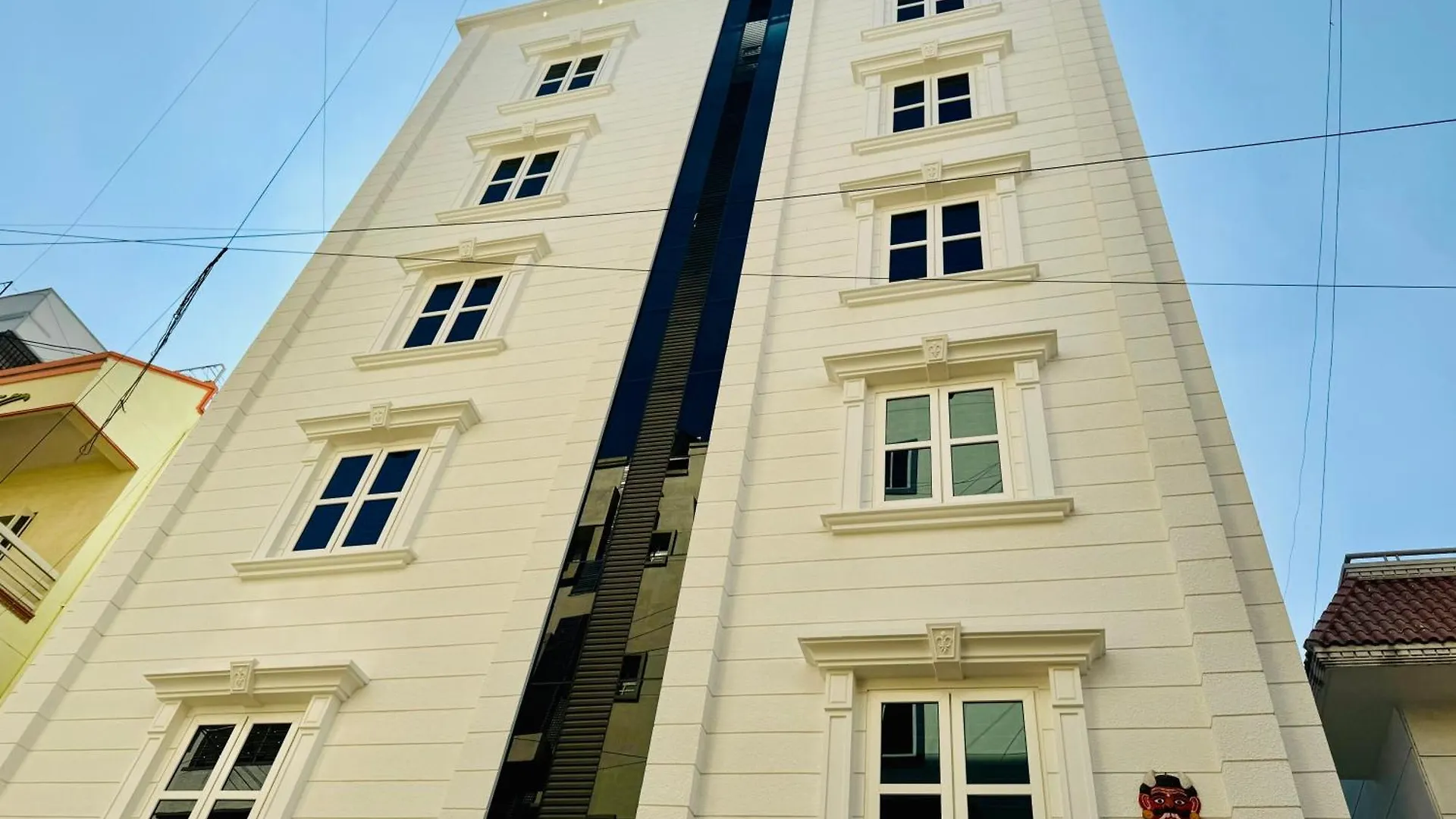 15 Family Hotels Near Commercial Street That Deliver