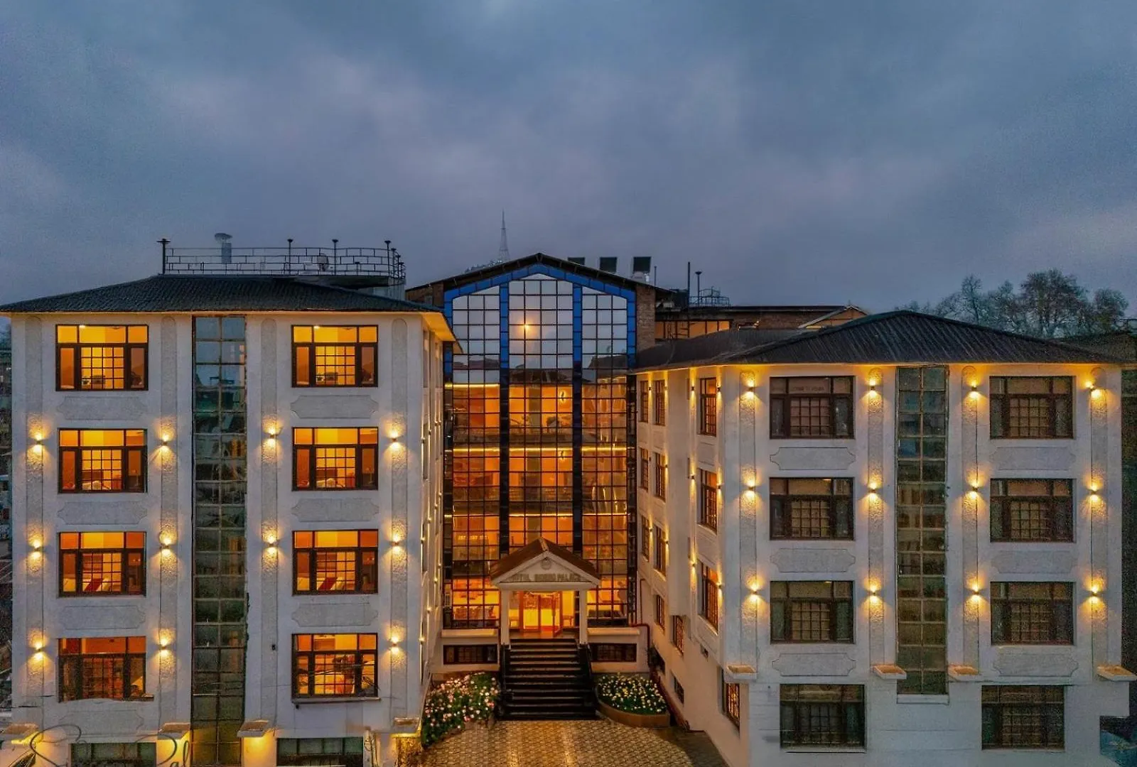 Where to Stay Near Shankaracharya Mandir: 10 Family Hotels