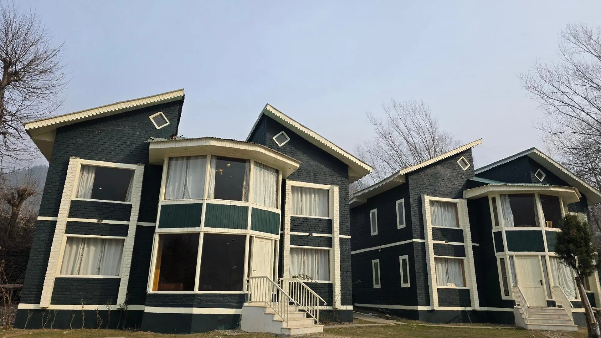 5 Hotels in Jammu & Kashmir Worth Booking Right Now