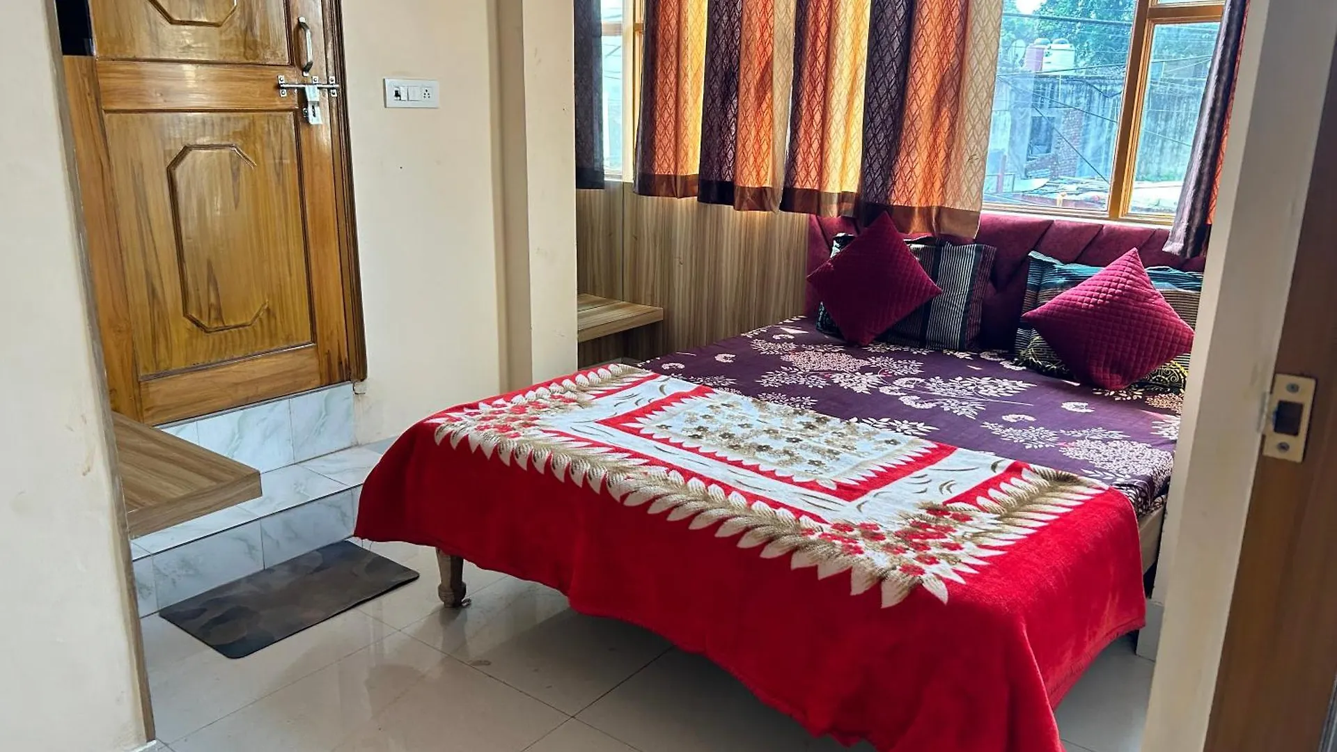4 Leisure Hotels Close to Chhatikara Worth Booking