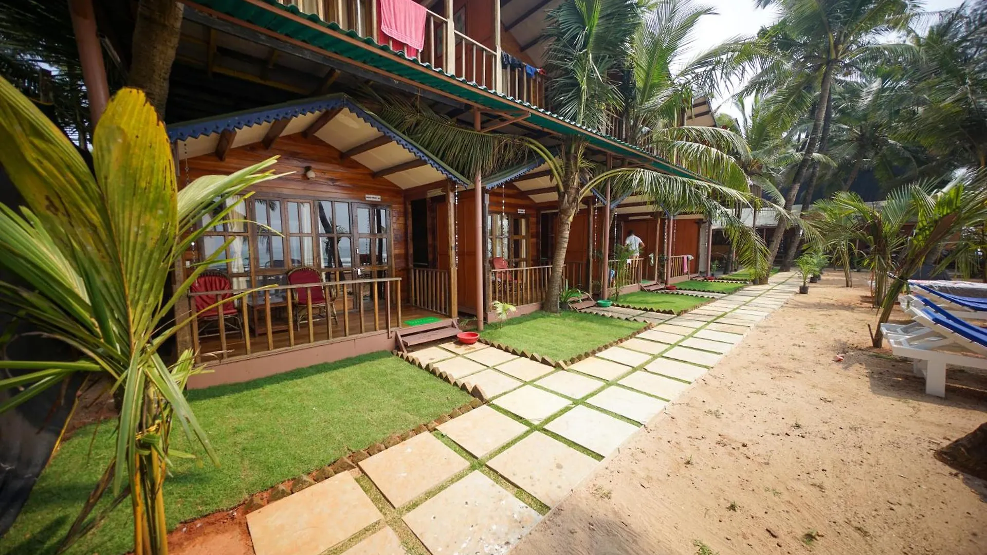 4 Top-Rated Beachfront Hotels Close to Cola Beach