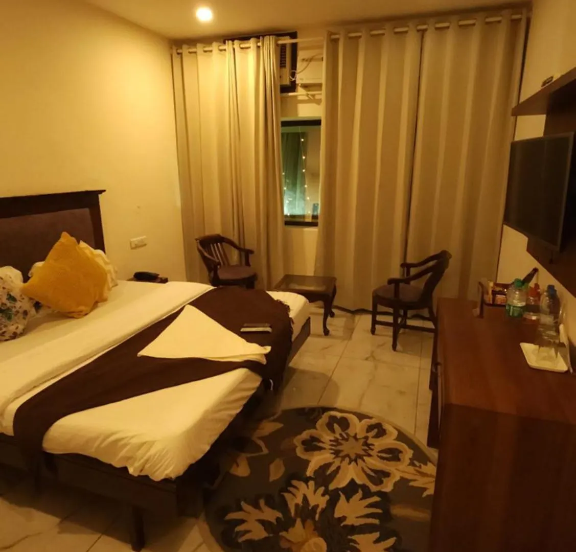 Staying Near Sukhna Lake: 3 Four-Star Hotels Compared