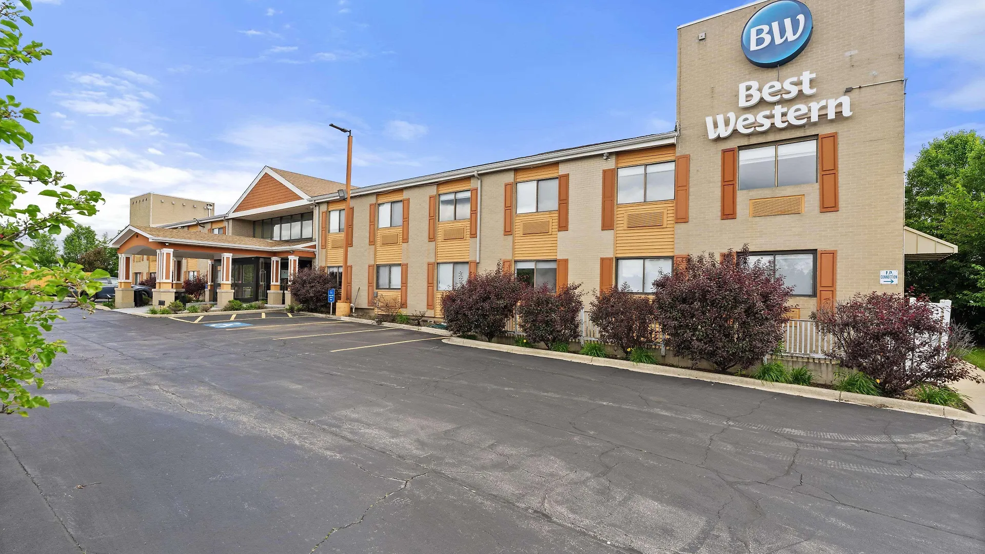 5 Golf Hotels Near Western Acres Golf Course That Deliver