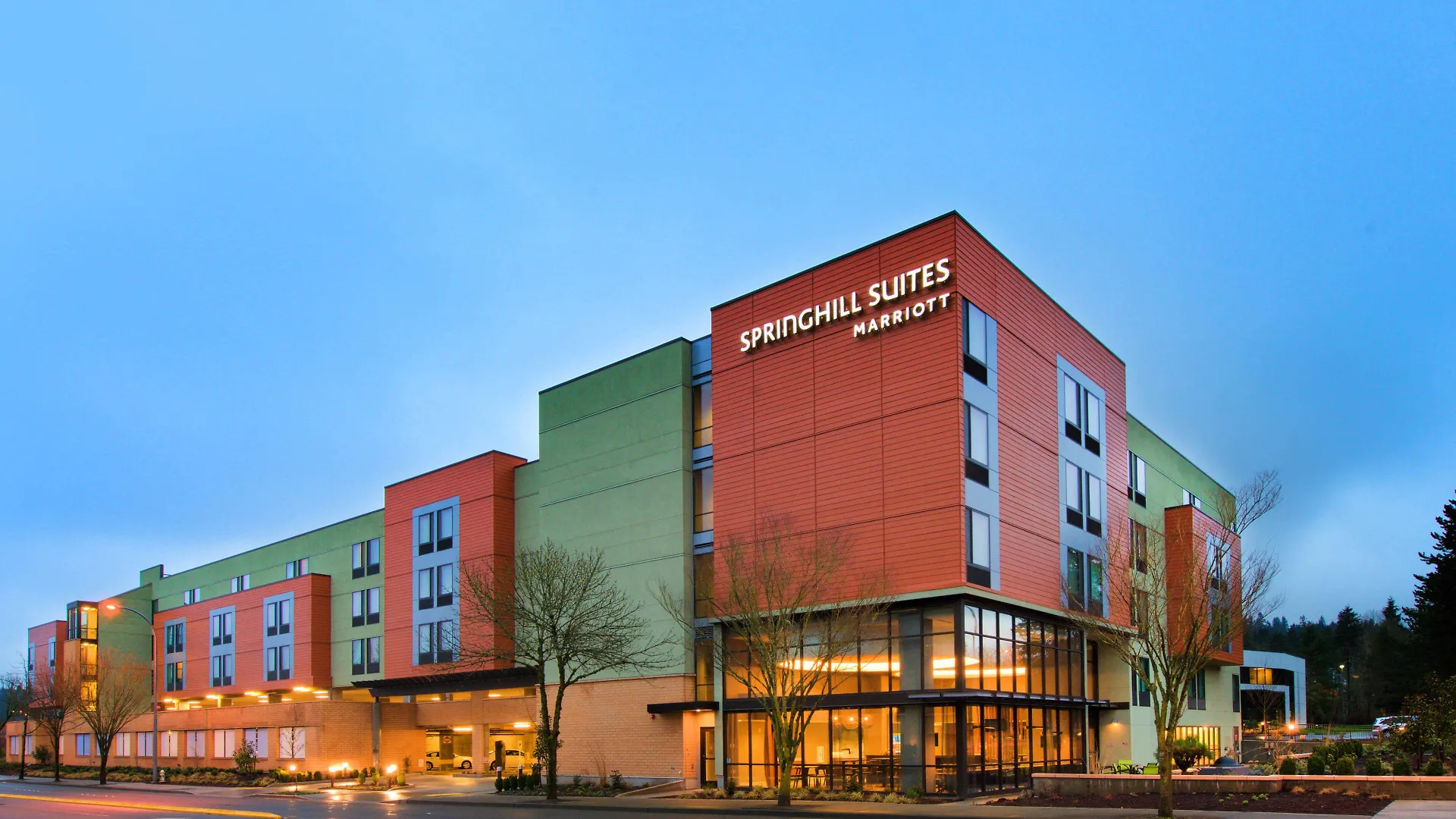 Where to Stay Near Crossroads Center Park: 5 Best Hotels