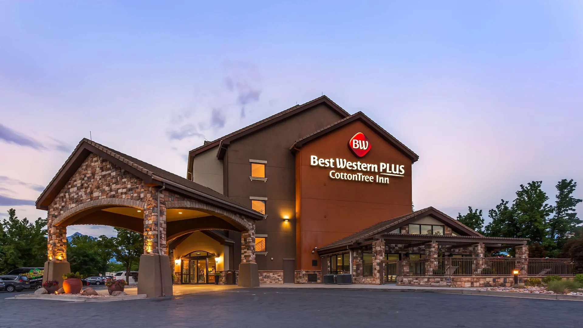 5 Business Hotels Near Cottonwood Hospital That Deliver