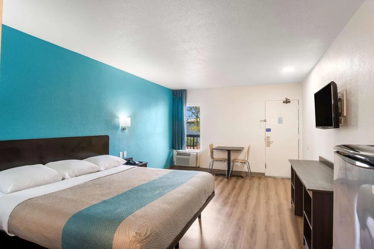 4 Hotels Near Kroger Field for Game Day Stays in Lexington