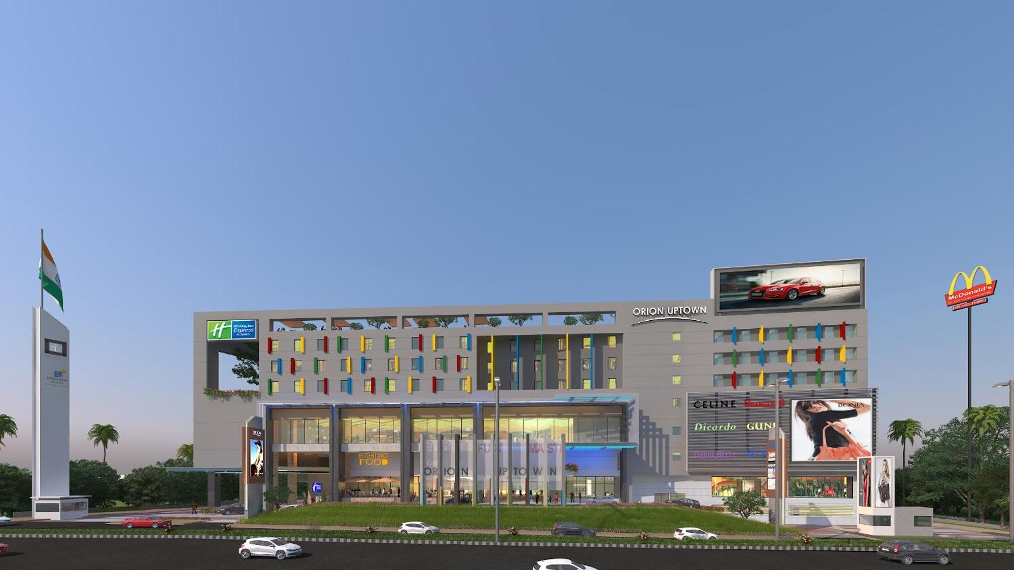 4 Luxury Hotels Near Phoenix Marketcity That Stand Out