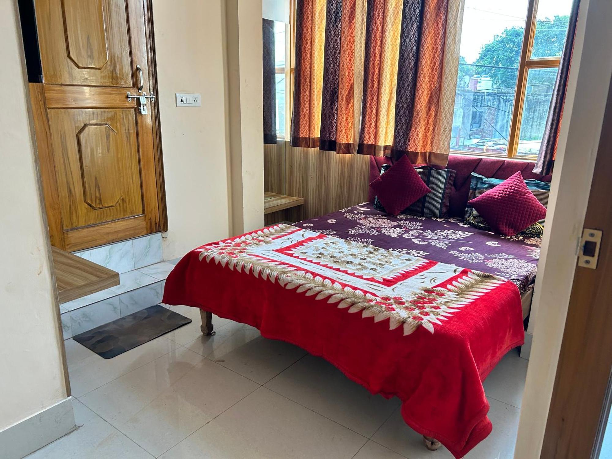 4 Leisure Hotels Close to Chhatikara Worth Booking