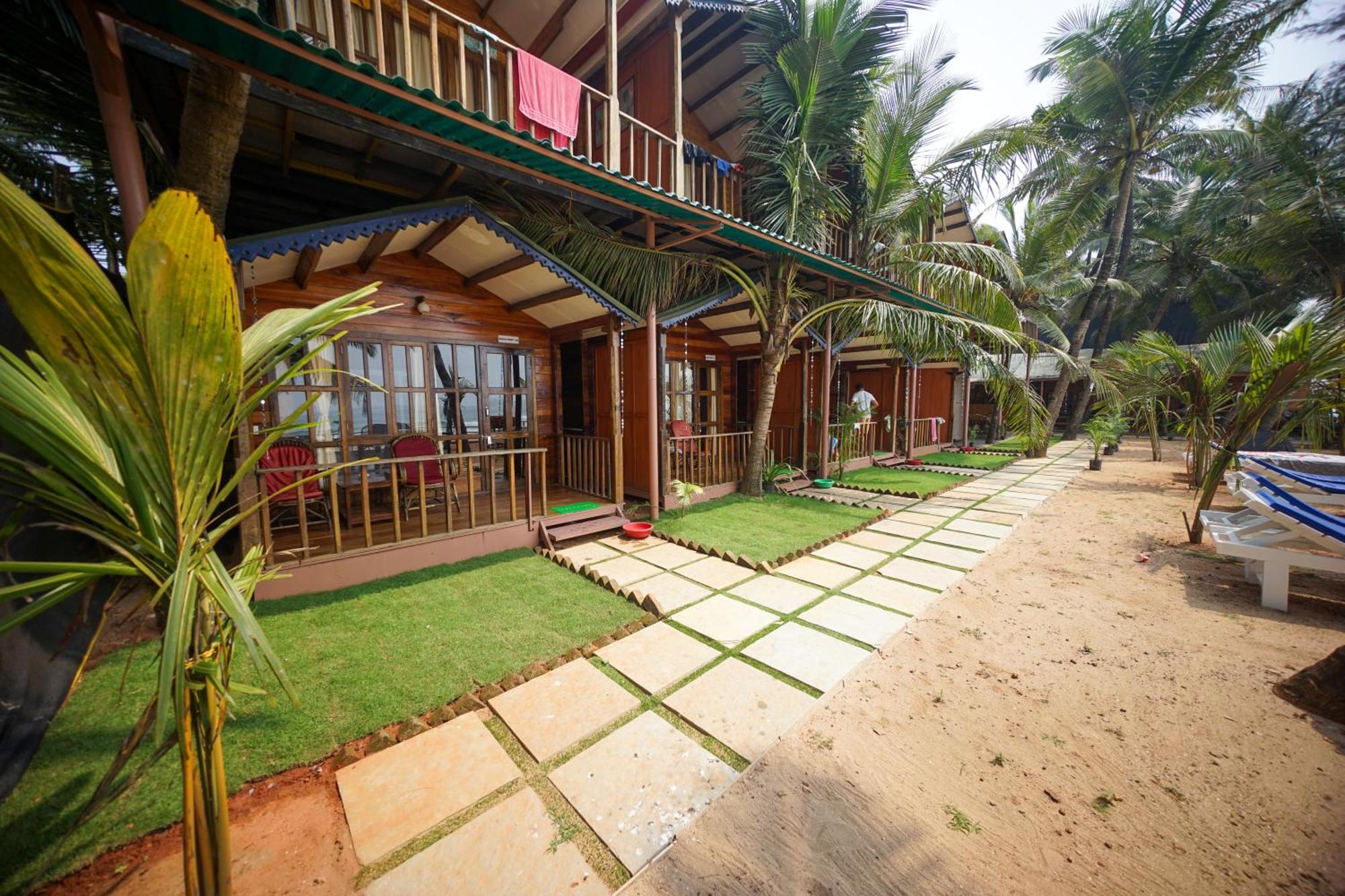 4 Top-Rated Beachfront Hotels Close to Cola Beach