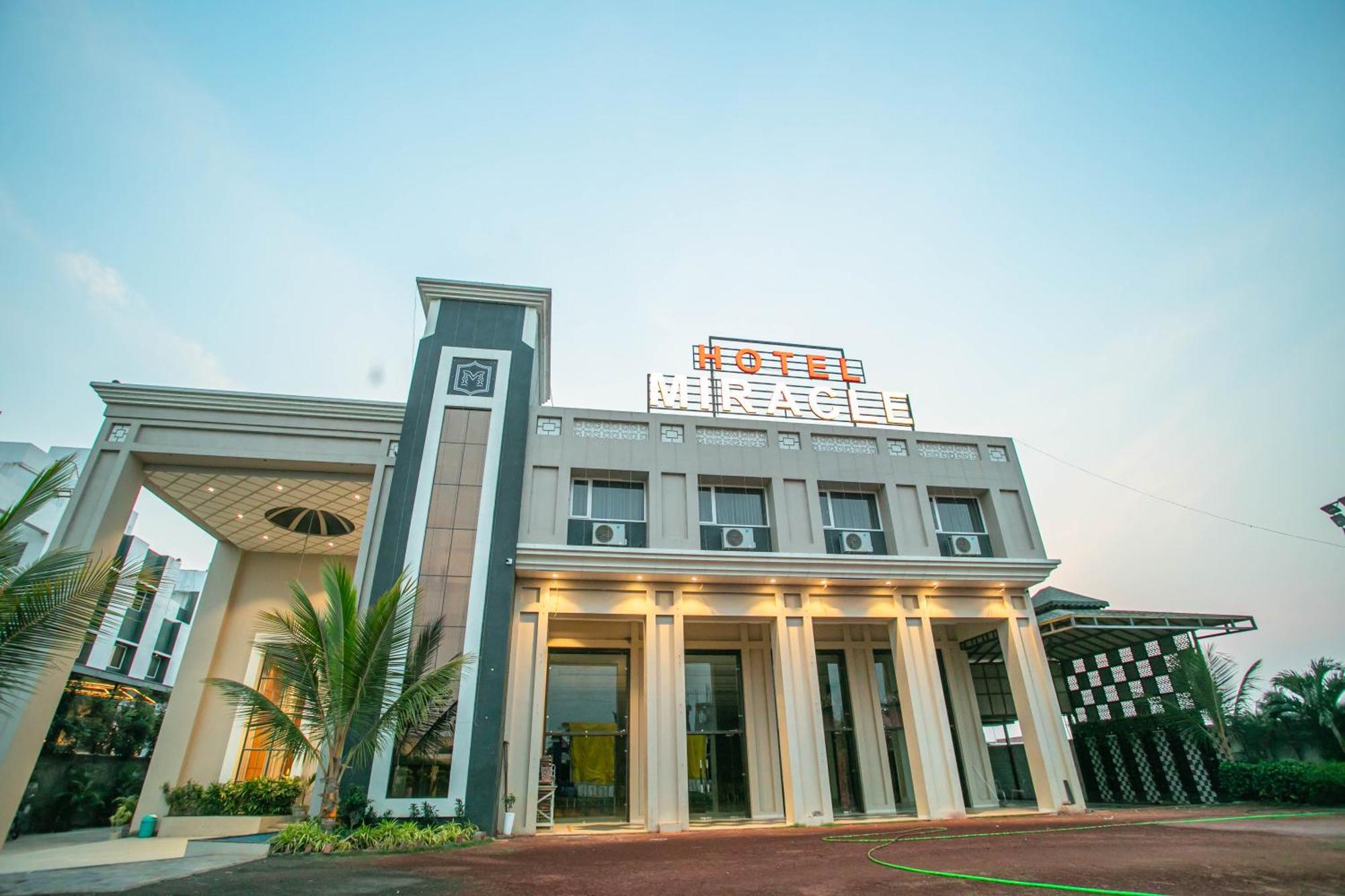 Staying Near Mahakaleshwar Jyotirlinga: 4 Central Hotels Compared