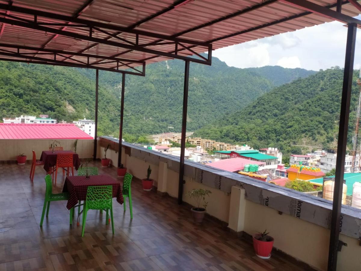 Staying Near Laxman Jhula: 5 Three-Star Hotels Compared